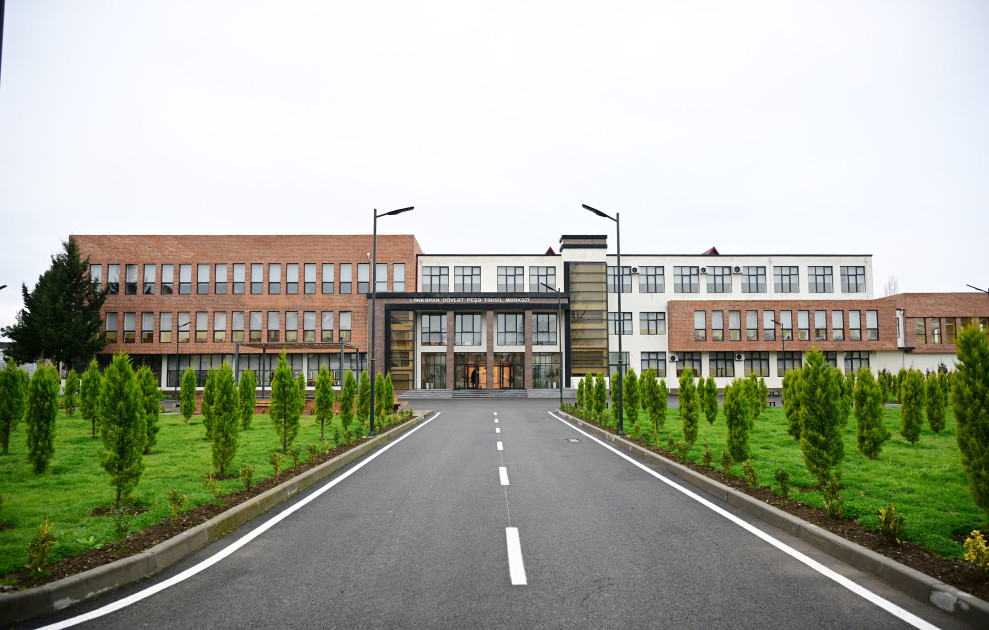 Prezident İlham Əliyev Lənkəran Dövlət Peşə Təhsil Mərkəzinin açılışında iştirak edib<font color=red> - FOTOLAR</font>