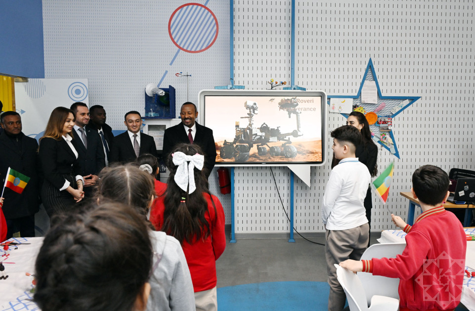 Efiopiyanın Baş naziri “ASAN xidmət”də<font color=red> - FOTOLAR</font>