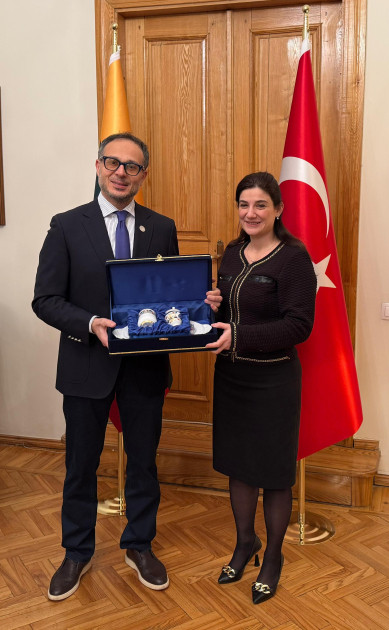 TÜRKPA Baş katibi Vilnüsda Azərbaycan və Türkiyə səfirləri ilə görüşüb<font color=red> - FOTOLAR</font>