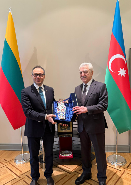 TÜRKPA Baş katibi Vilnüsda Azərbaycan və Türkiyə səfirləri ilə görüşüb<font color=red> - FOTOLAR</font>