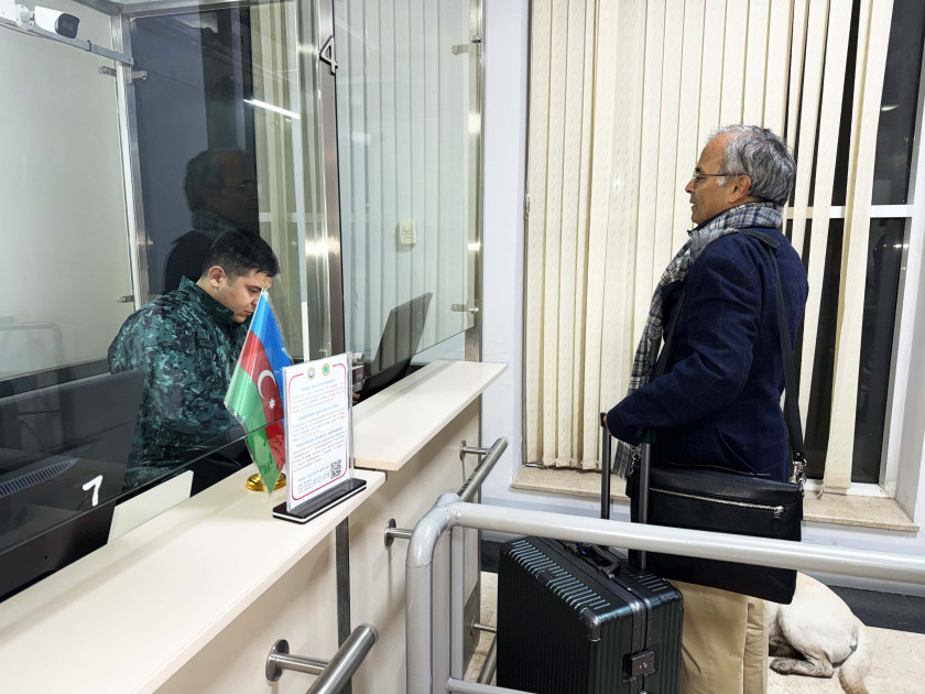 Astara sərhəd-keçid məntəqəsi vasitəsilə xarici ölkə vətəndaşlarının təxliyəsi davam edir<font color=red> - FOTOLAR</font>