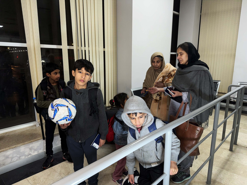 Astara sərhəd-keçid məntəqəsi vasitəsilə xarici ölkə vətəndaşlarının təxliyəsi davam edir<font color=red> - FOTOLAR</font>