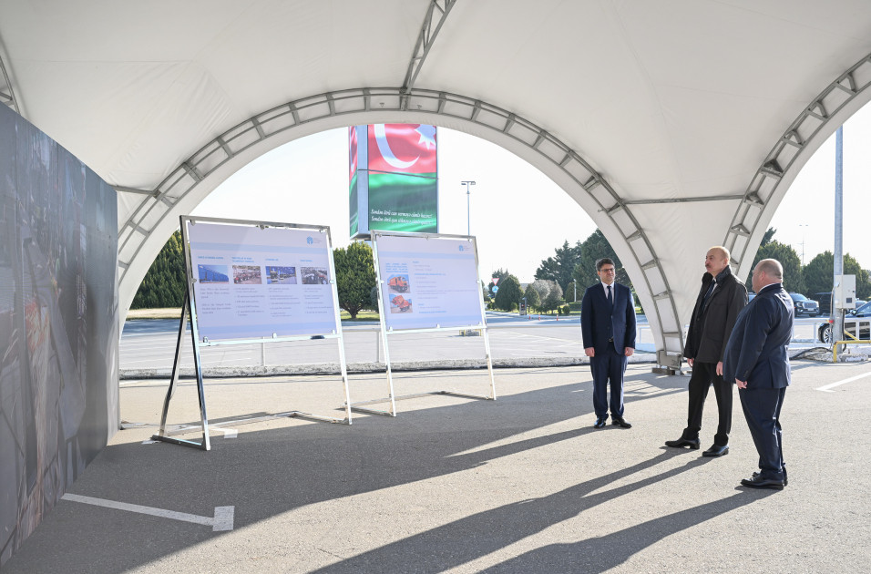 Prezident İlham Əliyev Bakıda məişət tullantıları daşıyan texnikalarla tanış olub<font color=red> - FOTOLAR</font>