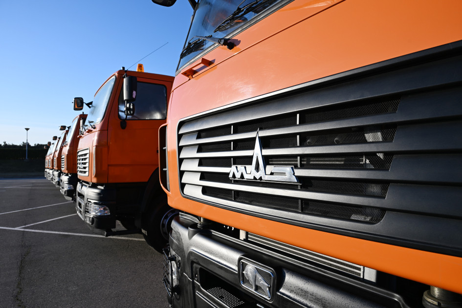 Prezident İlham Əliyev Bakıda məişət tullantıları daşıyan texnikalarla tanış olub<font color=red> - FOTOLAR</font>