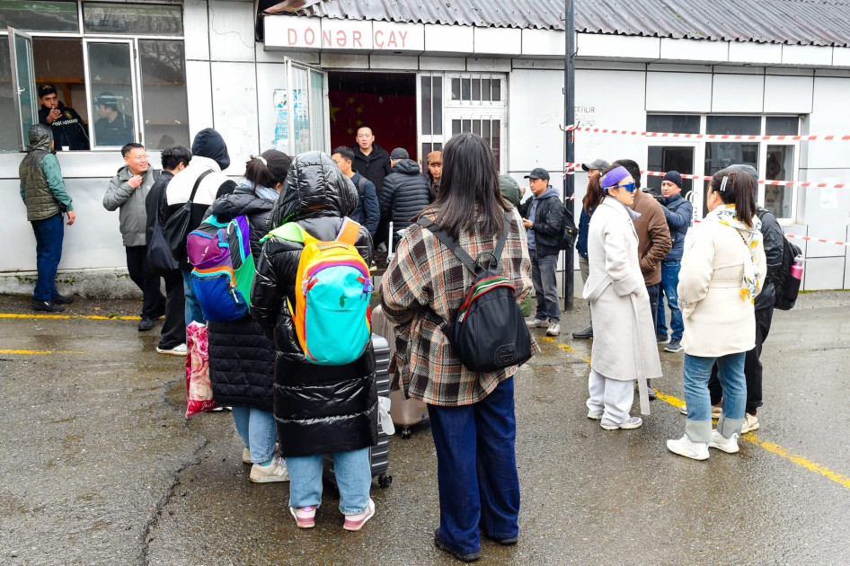 Çinin 18 vətəndaşı İrandan Azərbaycana təxliyə edilib<font color=red> - FOTOLAR</font>