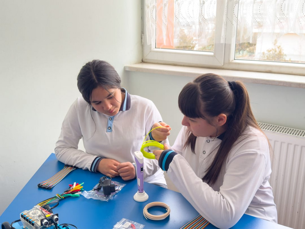 Naxçıvan şəhərinin ümumtəhsil müəssisələrində  17 yeni STEAM otağı yaradılıb  <font color=red> - FOTOLAR</font>