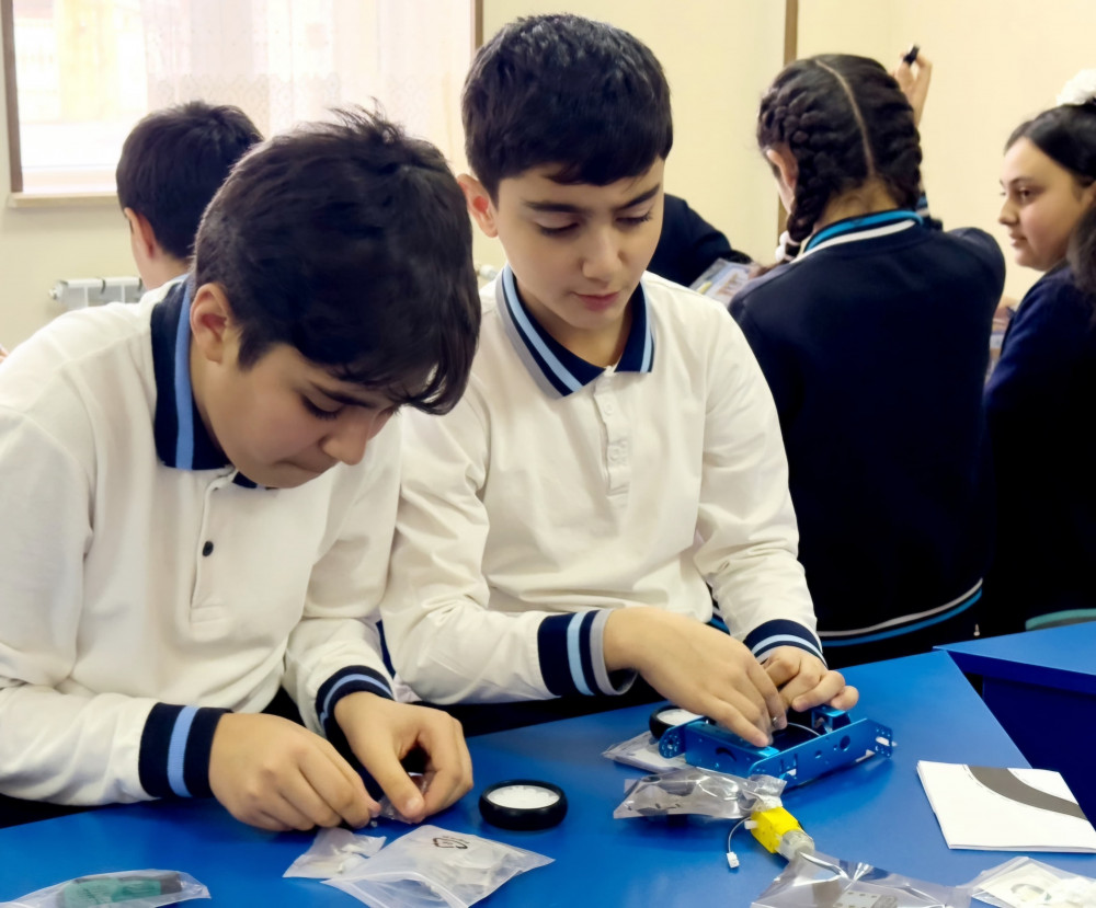 Naxçıvan şəhərinin ümumtəhsil müəssisələrində  17 yeni STEAM otağı yaradılıb  <font color=red> - FOTOLAR</font>