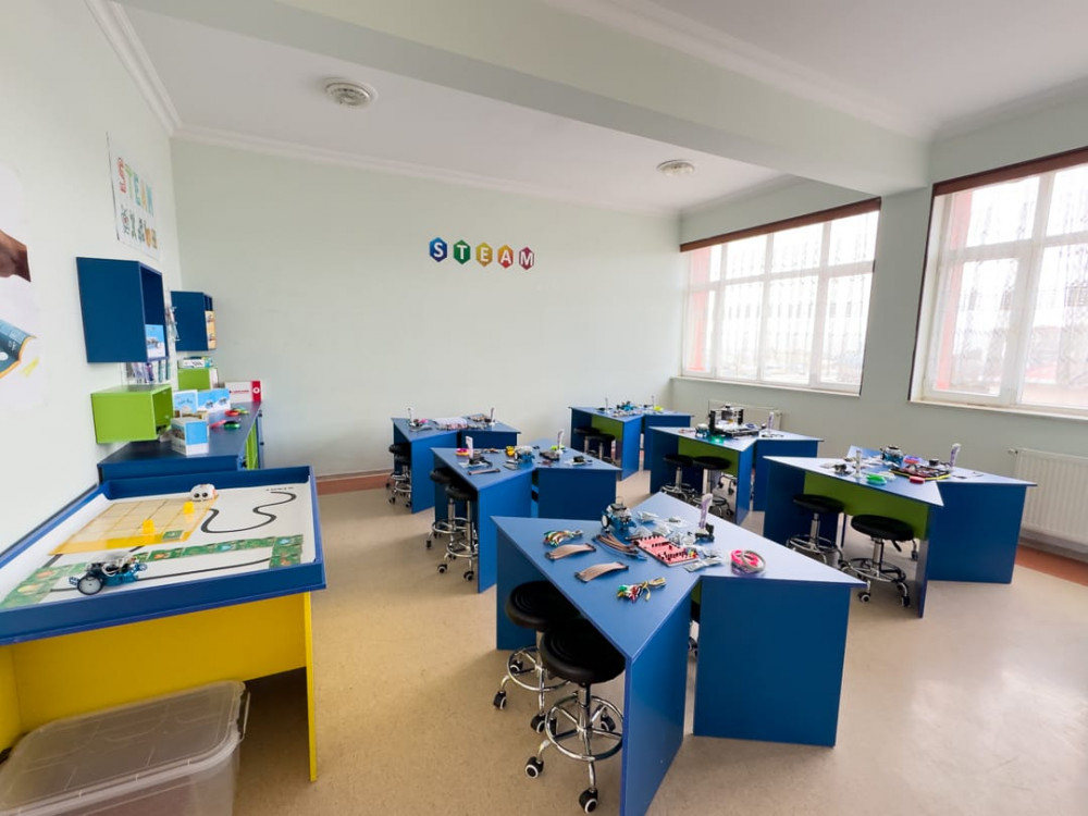 Naxçıvan şəhərinin ümumtəhsil müəssisələrində  17 yeni STEAM otağı yaradılıb  <font color=red> - FOTOLAR</font>