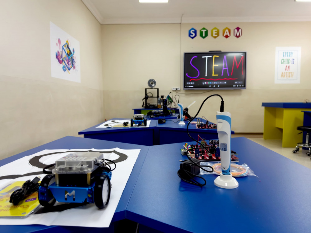 Naxçıvan şəhərinin ümumtəhsil müəssisələrində  17 yeni STEAM otağı yaradılıb  <font color=red> - FOTOLAR</font>