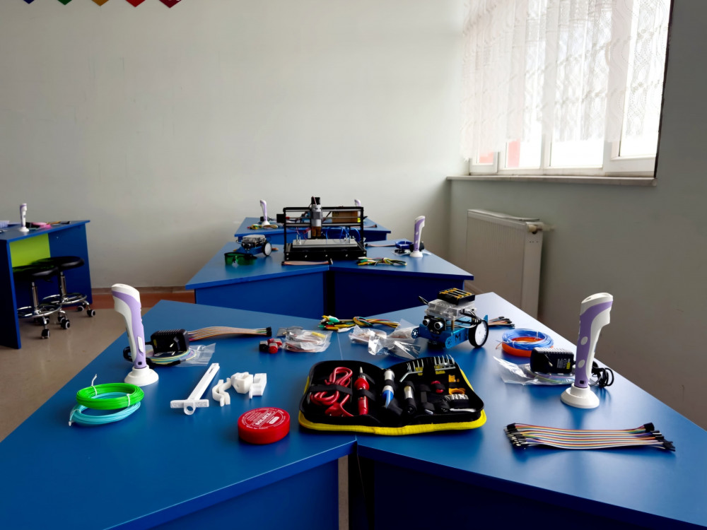 Naxçıvan şəhərinin ümumtəhsil müəssisələrində  17 yeni STEAM otağı yaradılıb  <font color=red> - FOTOLAR</font>