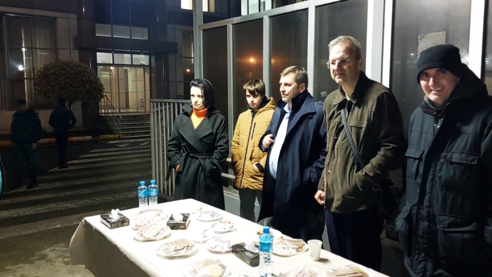 Serbiyanın İrandakı səfiri və səfirlik əməkdaşları Azərbaycan vasitəsilə təxliyə olunublar<font color=red> - FOTOLAR</font>