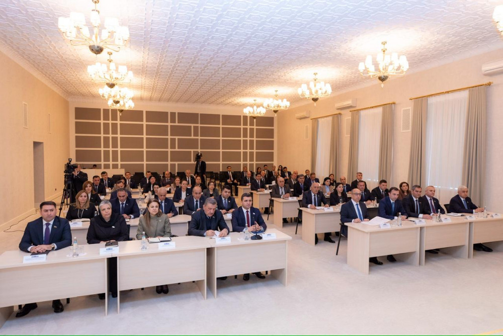 Ali Məclisin növbəti plenar iclası keçirilib<font color=red> - FOTOLAR</font>