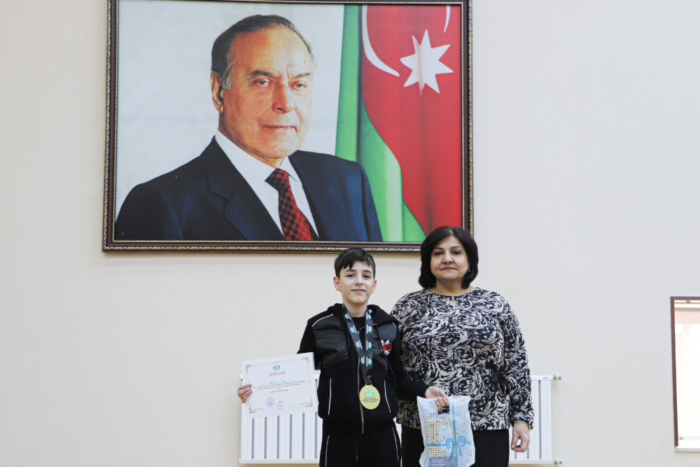 .Məktəblilərin şahmat üzrə muxtar respublika birinciliyində qaliblər bəlli olub<font color=red> - FOTOLAR</font>