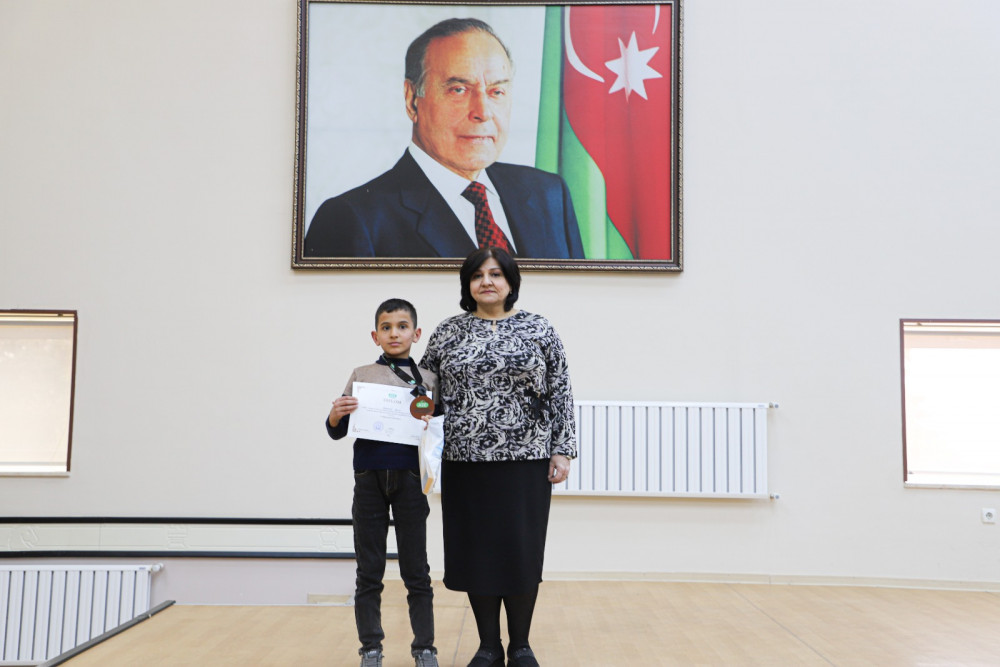 .Məktəblilərin şahmat üzrə muxtar respublika birinciliyində qaliblər bəlli olub<font color=red> - FOTOLAR</font>