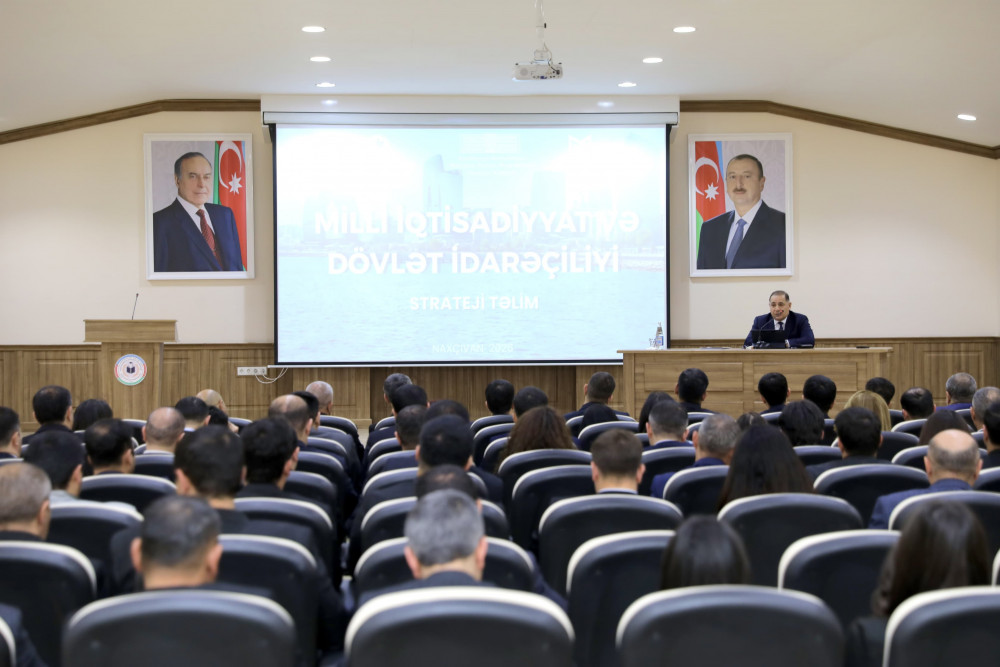 Naxçıvanda “Milli iqtisadiyyat və dövlət idarəçiliyi” mövzusunda təlim keçirilib<font color=red> - FOTOLAR</font>