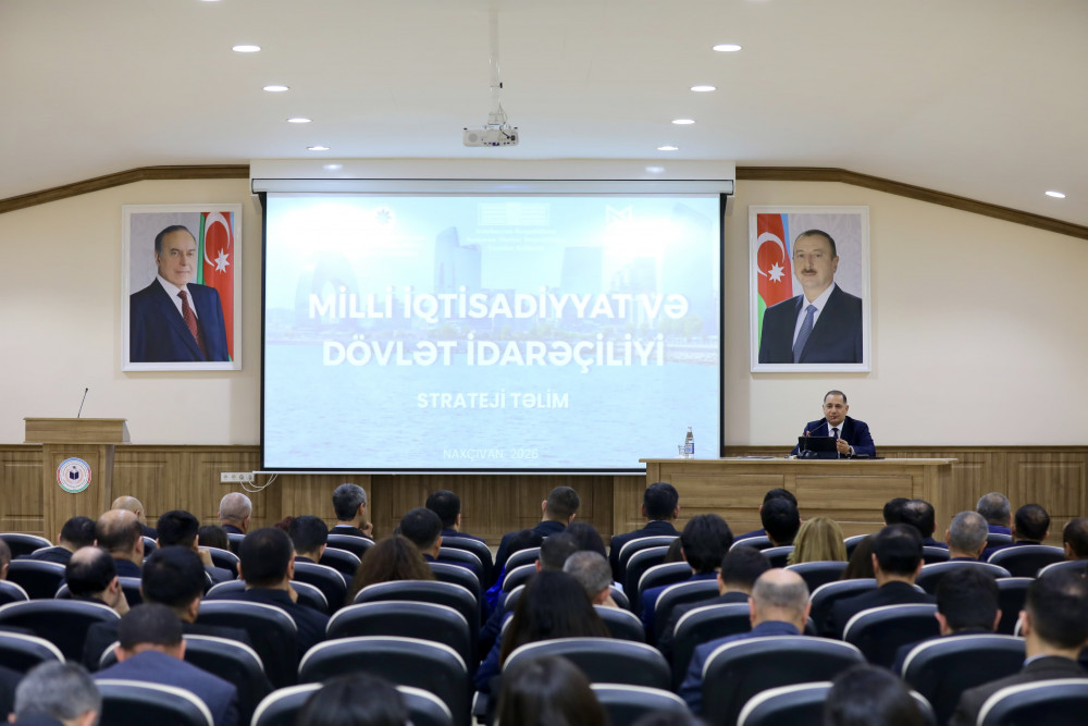 Naxçıvanda “Milli iqtisadiyyat və dövlət idarəçiliyi” mövzusunda təlim keçirilib<font color=red> - FOTOLAR</font>