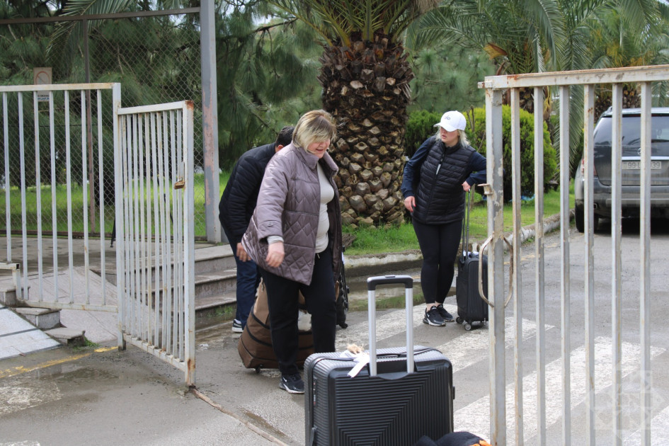 İrandan Azərbaycan vasitəsilə təxliyə - müxtəlif ölkələrin 17 vətəndaşı sərhədi keçib <font color=red> - FOTOLAR</font>