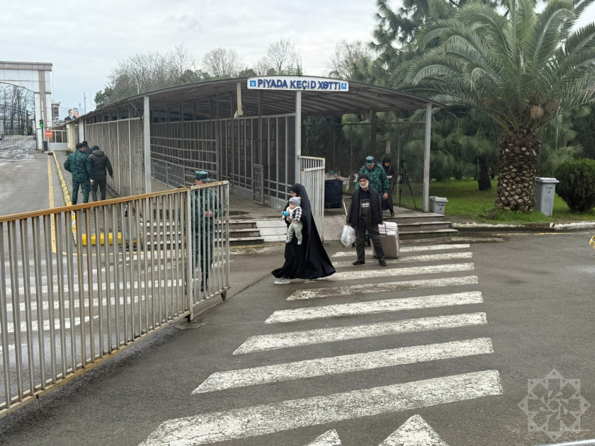 İrandan Azərbaycan vasitəsilə təxliyə - müxtəlif ölkələrin 17 vətəndaşı sərhədi keçib <font color=red> - FOTOLAR</font>