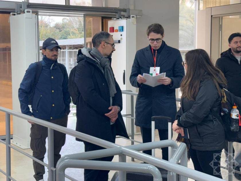 İtaliya diplomatları İrandan təxliyə olunub<font color=red> - FOTOLAR</font>