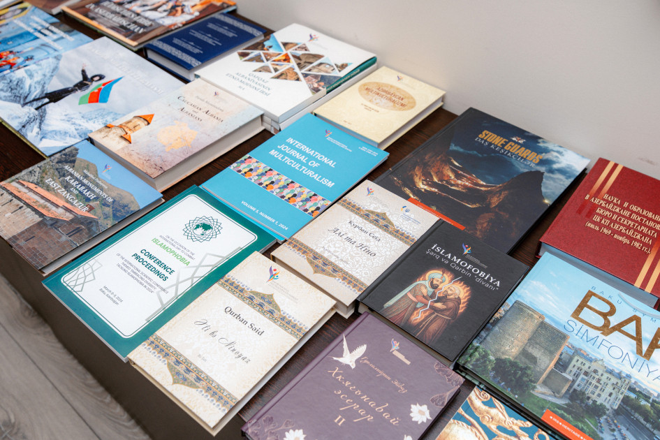 Leyla Əliyeva Bakı Beynəlxalq Multikulturalizm Mərkəzində olub<font color=red> - FOTOLAR</font>