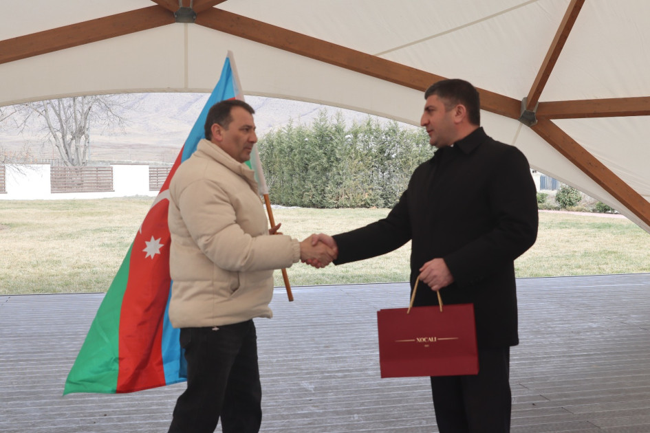 Xocalıya növbəti köç - Təzəbinə və Seyidbəyli kəndlərinə 67 nəfər qayıtdı<font color=red> - FOTOLAR</font>