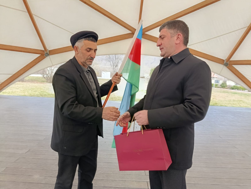 Xocalıya növbəti köç - Təzəbinə və Seyidbəyli kəndlərinə 67 nəfər qayıtdı<font color=red> - FOTOLAR</font>