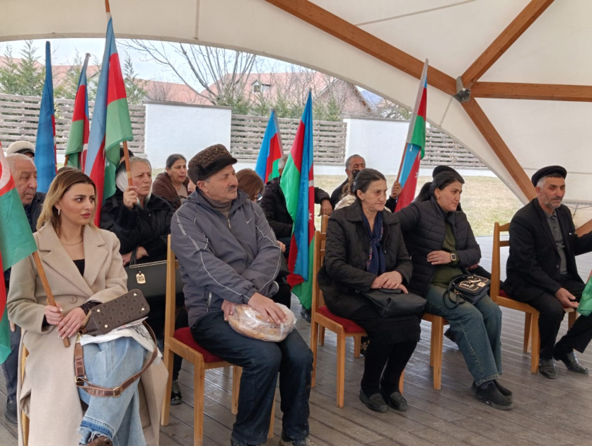 Xocalıya növbəti köç - Təzəbinə və Seyidbəyli kəndlərinə 67 nəfər qayıtdı<font color=red> - FOTOLAR</font>