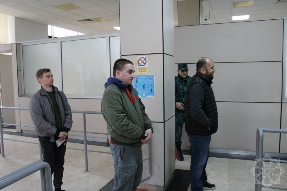 Rusiya səfirliyinin nümayəndələri İranı Azərbaycan vasitəsilə tərk ediblər<font color=red> - FOTOLAR</font>