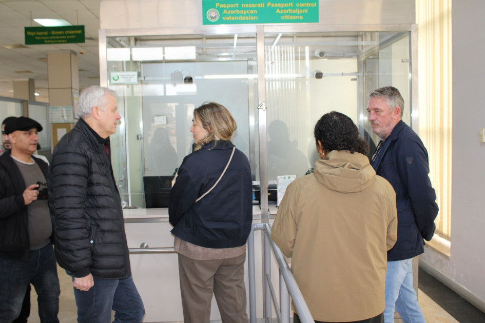 Əlcəzairin İrandakı səfiri və səfirlik əməkdaşları təxliyə olunublar<font color=red> - FOTOLAR</font>