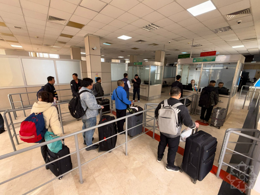 İrandan təxliyə davam edir: Bir qrup xarici vətəndaş təxliyə olunub<font color=red> - FOTOLAR</font>