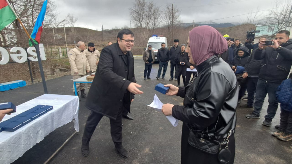 Qırımızı Bazarda daha 20 ailəyə evlərinin açarları təqdim olunub<font color='red'> - YENİLƏNİB</font><font color=red> - FOTOLAR</font>