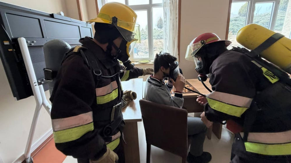 FHN Şahbuz şəhər 2 nömrəli tam orta məktəbində təlim keçirib <font color=red> - FOTOLAR</font>