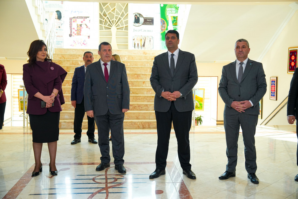 NDU-da “Şəhərsalma və memarlıq ili”nə həsr olunmuş  dekorativ-tətbiqi sənət nümunələrindən ibarət sərgi təşkil olunub<font color=red> - FOTOLAR</font>