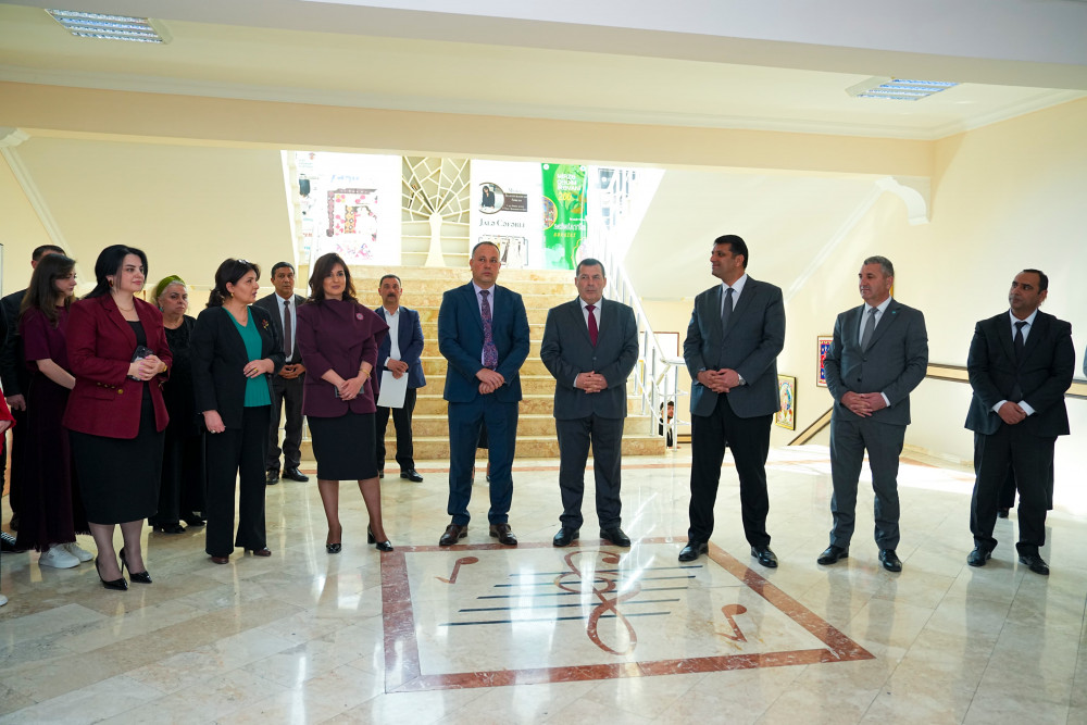 NDU-da “Şəhərsalma və memarlıq ili”nə həsr olunmuş  dekorativ-tətbiqi sənət nümunələrindən ibarət sərgi təşkil olunub<font color=red> - FOTOLAR</font>