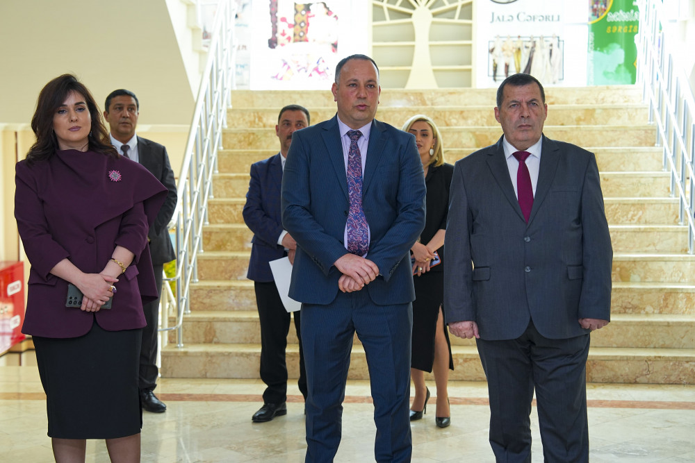 NDU-da “Şəhərsalma və memarlıq ili”nə həsr olunmuş  dekorativ-tətbiqi sənət nümunələrindən ibarət sərgi təşkil olunub<font color=red> - FOTOLAR</font>