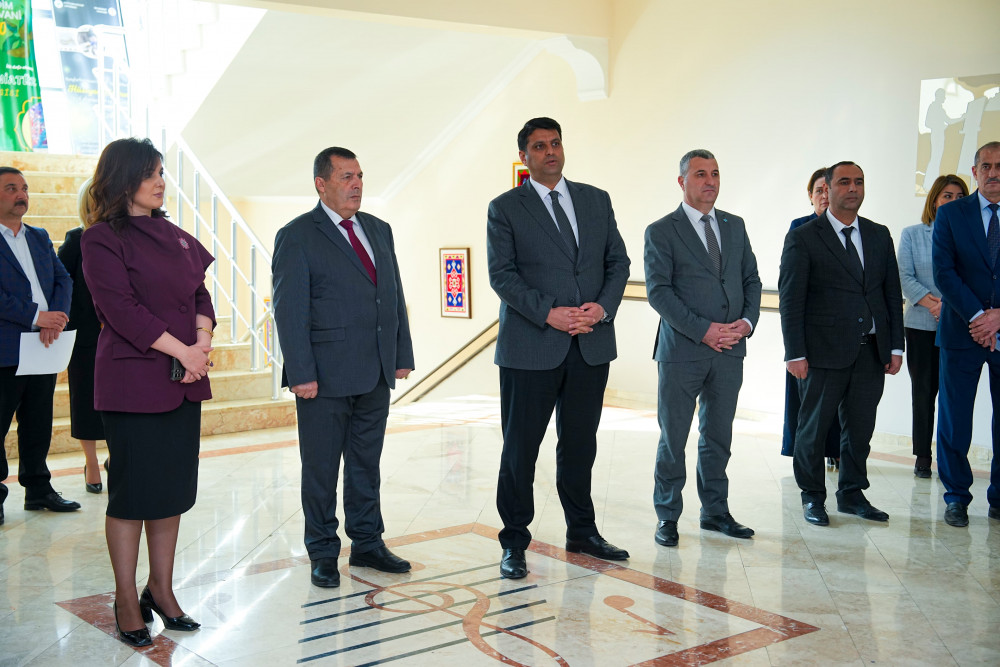 NDU-da “Şəhərsalma və memarlıq ili”nə həsr olunmuş  dekorativ-tətbiqi sənət nümunələrindən ibarət sərgi təşkil olunub<font color=red> - FOTOLAR</font>