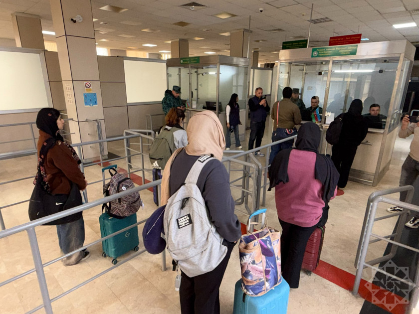 İrandan təxliyə olunan daha 39 Hindistan vətəndaşı Azərbaycan ərazisinə keçib<font color=red> - FOTOLAR</font>