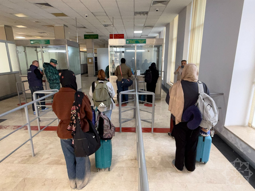 İrandan təxliyə olunan daha 39 Hindistan vətəndaşı Azərbaycan ərazisinə keçib<font color=red> - FOTOLAR</font>