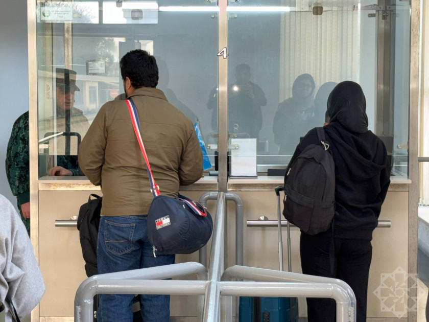 İrandan təxliyə olunan daha 39 Hindistan vətəndaşı Azərbaycan ərazisinə keçib<font color=red> - FOTOLAR</font>