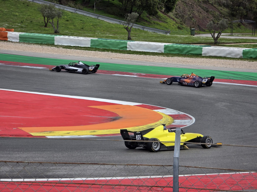 Azərbaycanlı pilot Formula 4 testlərini uğurla başa vurub<font color=red> - FOTOLAR</font>