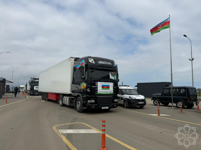 Azərbaycanın İrana göndərdiyi humanitar yardımı daşıyan yük maşınları sərhəddən keçib<font color=red> - FOTOLAR</font>
