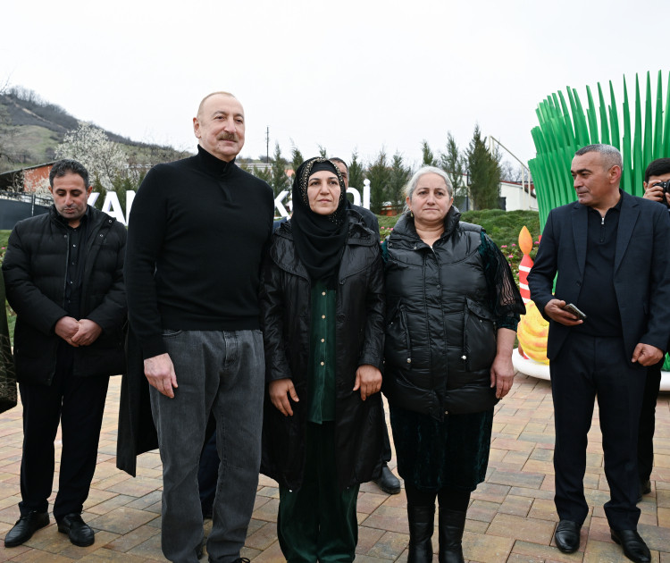 Prezident İlham Əliyev Xocavəndin Xanoba kəndində fərdi evlərin və infrastrukturun bərpası sahəsində görülən işlərlə tanış olub <font color='red'> - YENİLƏNƏCƏK</font><font color=red> - FOTOLAR</font>