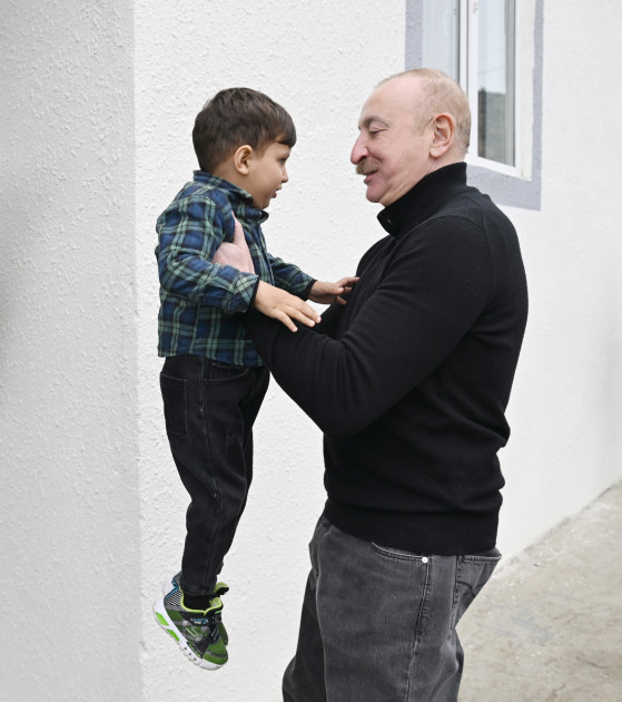 Prezident İlham Əliyev Xocavəndin Xanoba kəndində fərdi evlərin və infrastrukturun bərpası sahəsində görülən işlərlə tanış olub <font color='red'> - YENİLƏNƏCƏK</font><font color=red> - FOTOLAR</font>