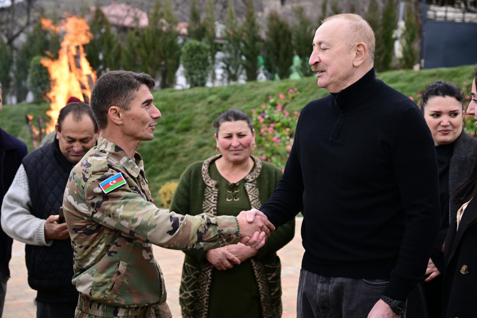 Prezident İlham Əliyev Xocavəndin Xanoba kəndində fərdi evlərin və infrastrukturun bərpası sahəsində görülən işlərlə tanış olub <font color='red'> - YENİLƏNƏCƏK</font><font color=red> - FOTOLAR</font>