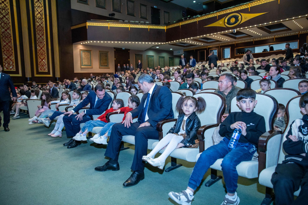 Naxçıvanda sosial qayğıya ehtiyacı olan 300 uşağa bayram hədiyyələri təqdim edilib<font color=red> - FOTOLAR</font>