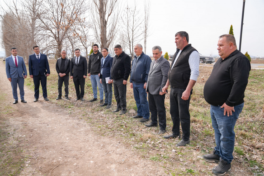Səlahiyyətli nümayəndə Ceyhun Cəlilov Şərurda torpaq mülkiyyətçiləri ilə görüşüb, kartof əkini ilə tanış olub<font color=red> - FOTOLAR</font>