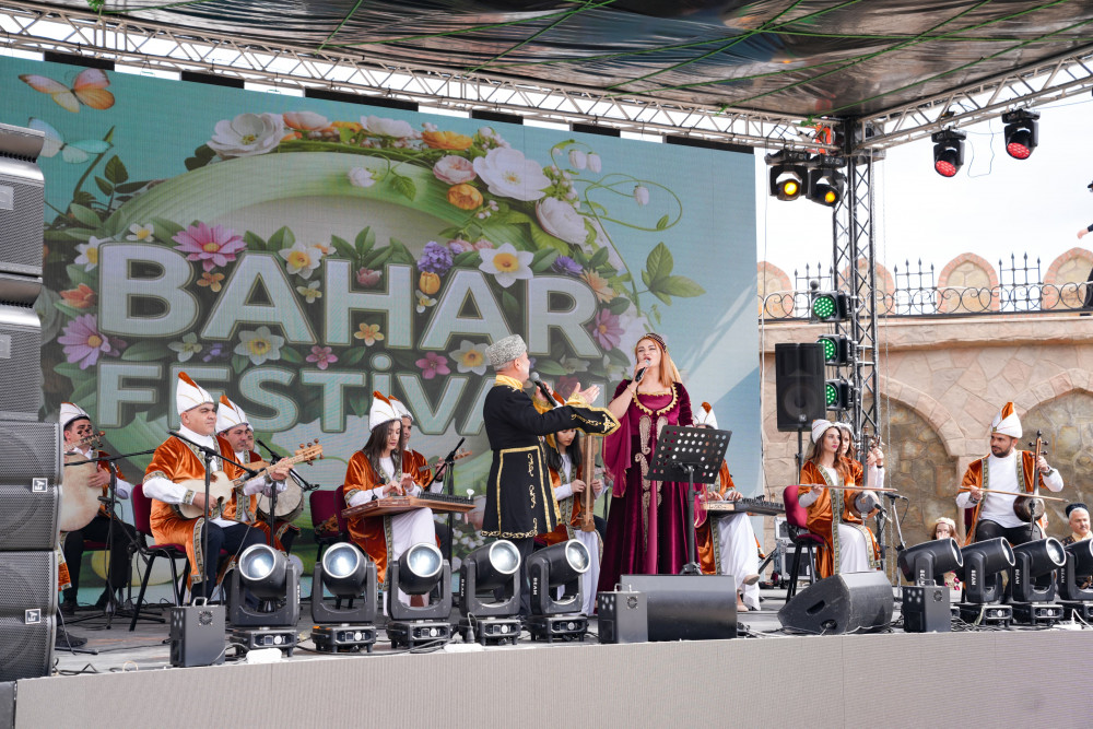 Naxçıvanda Novruz bayramı münasibətilə ümumxalq şənliyi keçirilib<font color=red> - FOTOLAR</font>