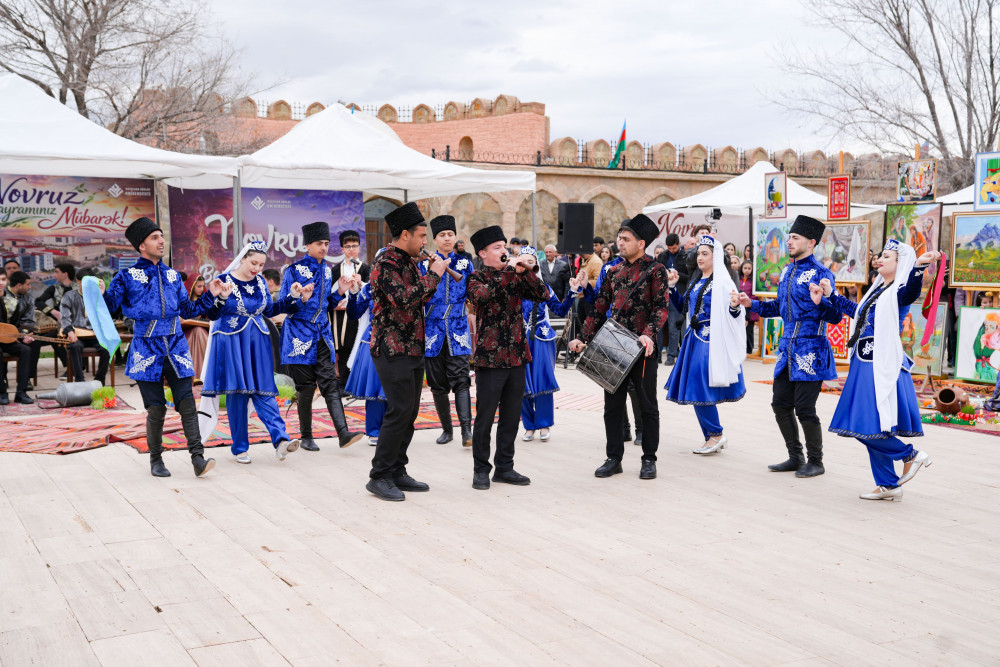 Naxçıvanda Novruz bayramı münasibətilə ümumxalq şənliyi keçirilib<font color=red> - FOTOLAR</font>