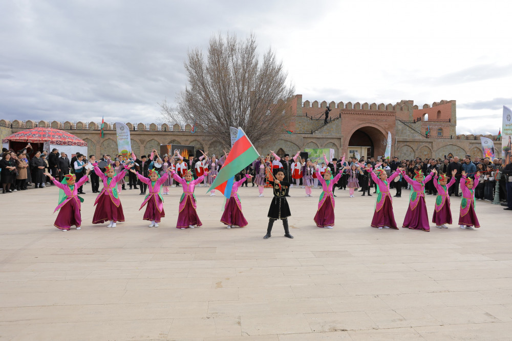 Naxçıvanda Novruz bayramı münasibətilə ümumxalq şənliyi keçirilib<font color=red> - FOTOLAR</font>