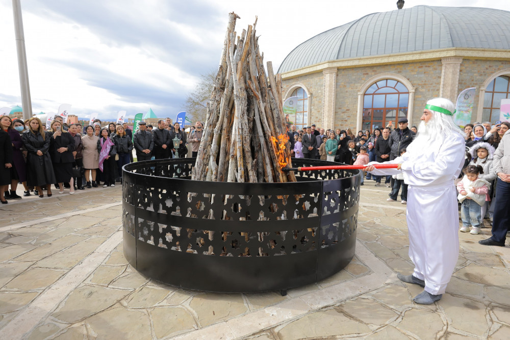 Naxçıvanda Novruz bayramı münasibətilə ümumxalq şənliyi keçirilib<font color=red> - FOTOLAR</font>